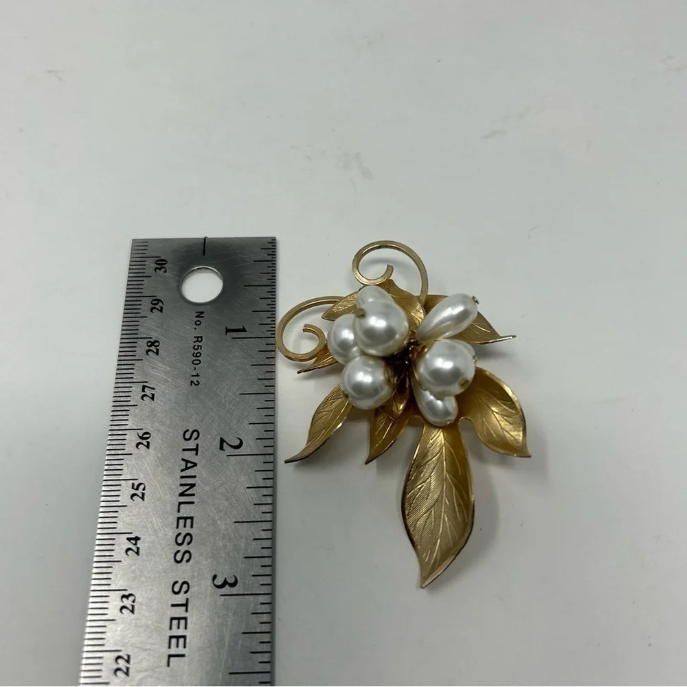 Vintage Statement Faux Pearl Cluster Gold Tone Leaf Brooch Swirl Textured